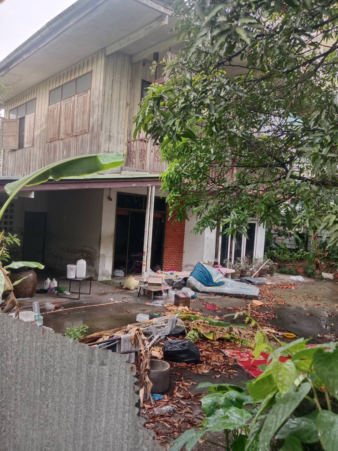 ช.พิชิตชัย รับทุบตึก รื้อถอนอาคาร โรงงาน รับซื้อบ้านไม้เก่า โครงสร้างเหล็ก ให้ราคาสูง พร้อมเคลียร์พื้นที่อย่างมืออาชีพ จบครบในที่เดียว ปรึกษาฟรี!